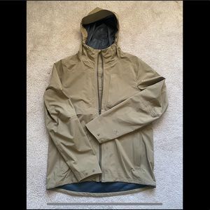 Lululemon Outpouring Shell Jacket, Medium, Beige.